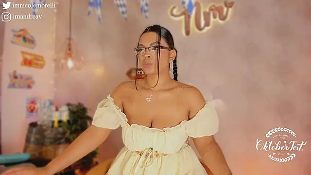 Nicolemorelli2 online show from October 4, 2025, 12:17 pm