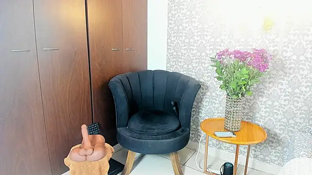 mabelsaravia online show from April 23, 2026, 6:20 pm