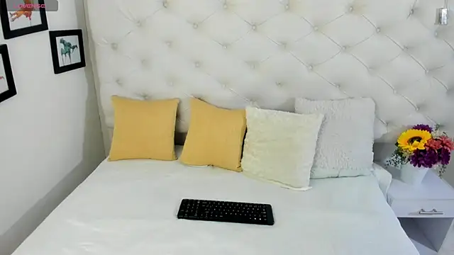 Snapshot of thaliia_gomez chatting on March 6, 2025, 7:10 pm thaliia gomez online show from March 6, 2025, 7:10 pm