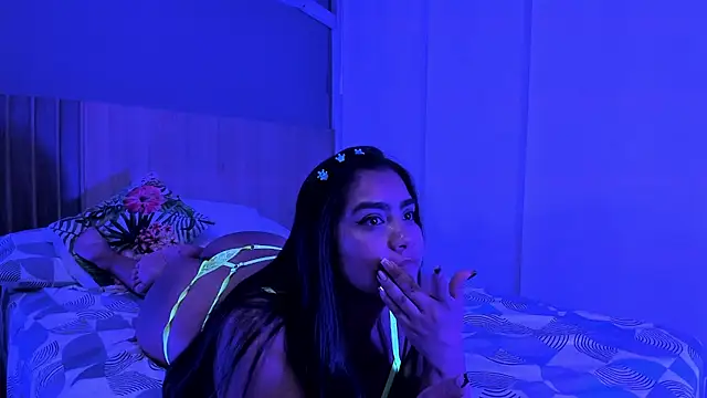 hannnasmith online show from November 24, 2025, 3:17 am