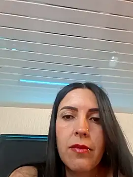 Snapshot of SuzanSmithh chatting on February 9, 2026, 2:15 pm SuzanSmithh online show from February 9, 2026, 2:15 pm