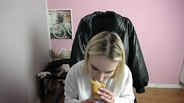 viktoria lovely online show from April 9, 2026, 11:16 am