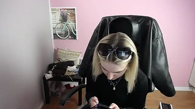 viktoria lovely online show from April 29, 2026, 11:03 am