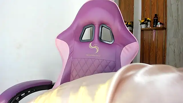 Alika01 online show from January 19, 2026, 1:48 pm