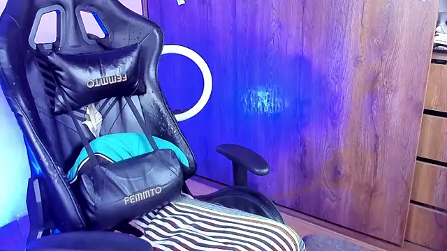 Demian cute18 online show from April 16, 2026, 8:42 pm