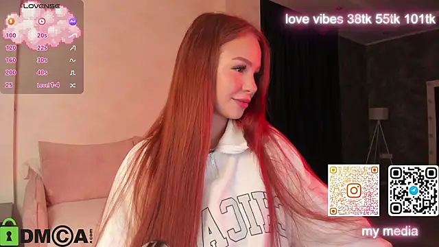 Snapshot of Tracy-Taylor chatting on September 10, 2025, 11:59 pm Tracy-Taylor online show from September 10, 2025, 11:59 pm