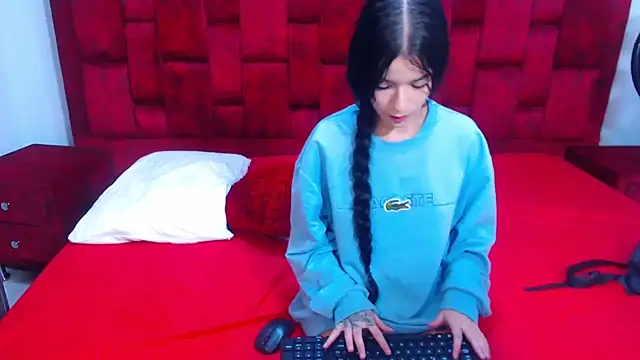 Couple No Limits online show from March 13, 2026, 11:32 pm