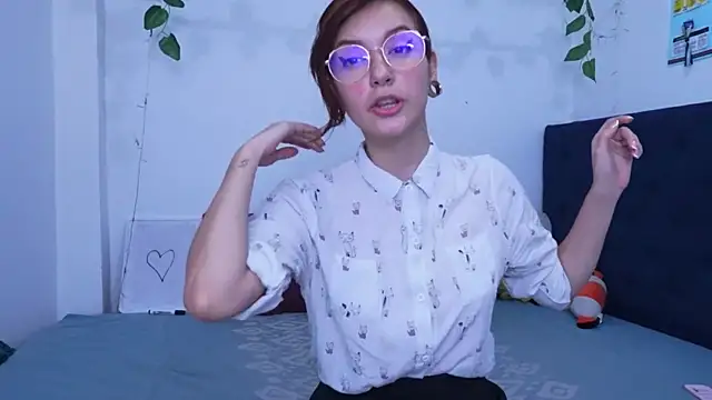 Snapshot of AliciaBasch chatting on February 8, 2026, 1:03 am AliciaBasch online show from February 8, 2026, 1:03 am