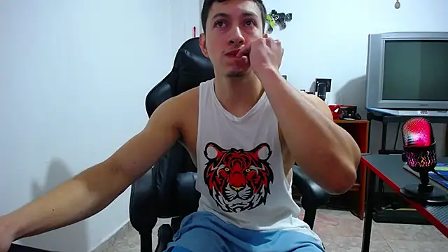 Snapshot of Iam_yourbabyprincess_XD chatting on October 21, 2025, 9:36 pm Iam yourbabyprincess XD online show from October 21, 2025, 9:36 pm