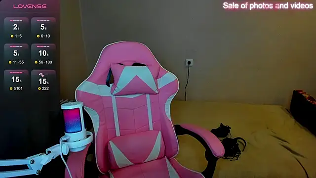 SaraXray online show from September 8, 2025, 3:44 pm