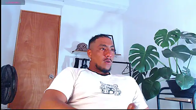 Snapshot of yosoy_enzo2020 chatting on February 19, 2025, 5:27 pm yosoy enzo2020 online show from February 19, 2025, 5:27 pm