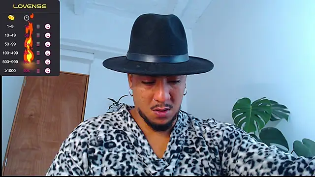 Snapshot of yosoy_enzo2020 chatting on February 1, 2025, 5:49 am yosoy enzo2020 online show from February 1, 2025, 5:49 am