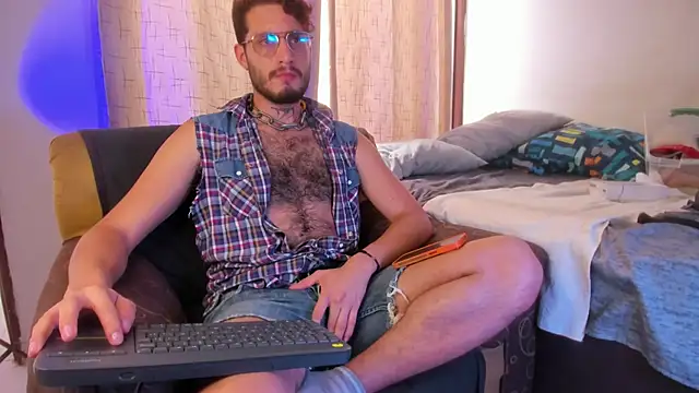 axel giracr online show from March 21, 2025, 9:01 pm