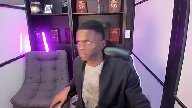 JacksonMuller  online show from November 5, 2025, 1:25 pm