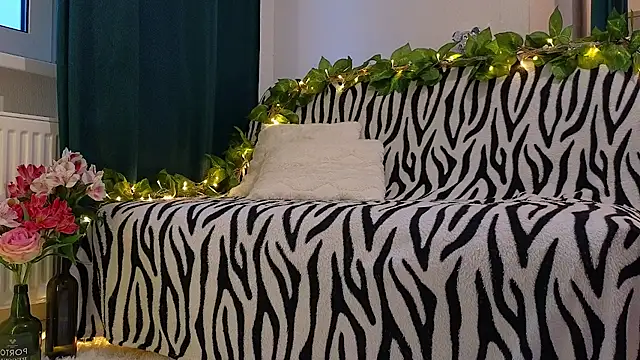 kristina amurova online show from November 13, 2025, 12:31 pm