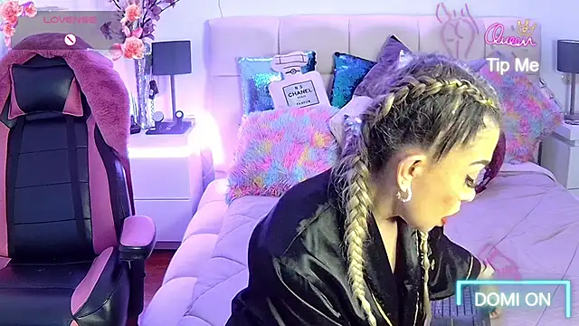 Snapshot of EvelinaGrey chatting on February 3, 2026, 9:47 am EvelinaGrey online show from February 3, 2026, 9:47 am