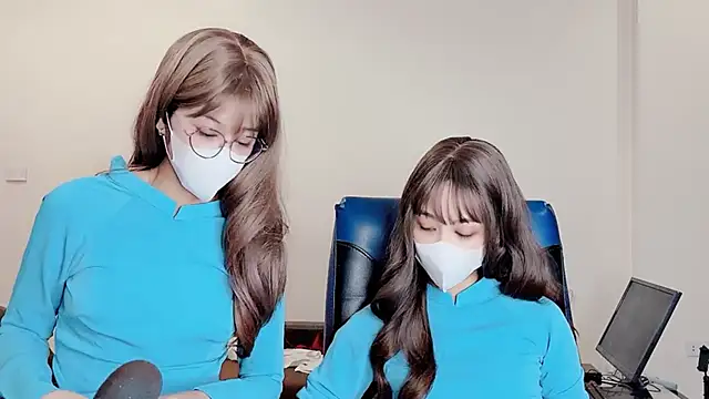 Mono-Stewardesss online show from December 29, 2024, 2:00 pm