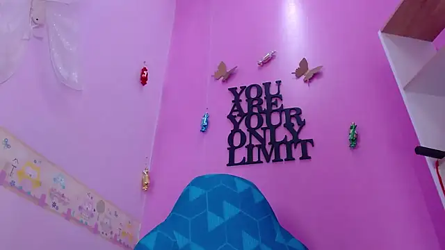 Snapshot of Lila_Pinky chatting on March 19, 2025, 5:39 pm Lila Pinky online show from March 19, 2025, 5:39 pm