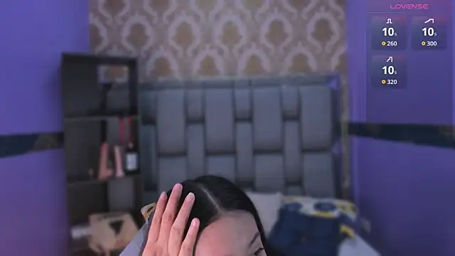 Lila Pinky online show from November 28, 2025, 12:49 pm