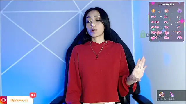 lilylouisee online show from April 6, 2026, 11:28 pm