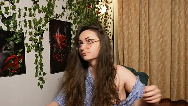 NaughtYHomemadE online show from October 25, 2025, 5:24 pm