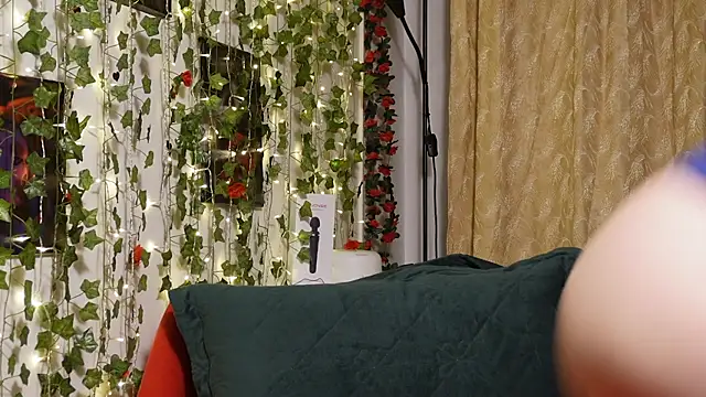 NaughtYHomemadE online show from February 15, 2026, 7:42 am