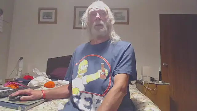 Snapshot of WaverlyKernow chatting on June 1, 2026, 2:50 pm WaverlyKernow online show from June 1, 2026, 2:50 pm