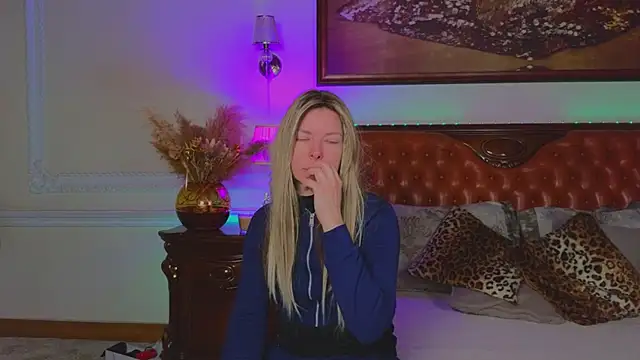 Real Tini online show from February 8, 2026, 6:11 am