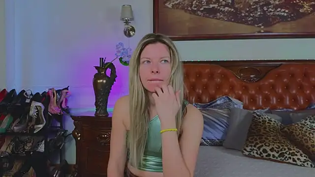 Real Tini online show from March 6, 2026, 7:14 am