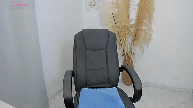 sarita1412 online show from November 5, 2025, 12:14 am