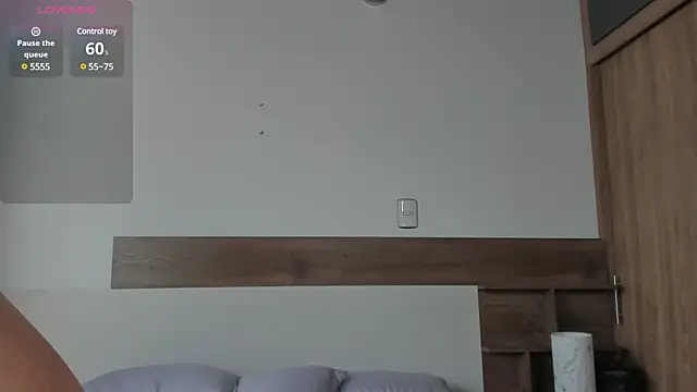 Snapshot of _fullmoon chatting on January 28, 2025, 9:19 pm fullmoon online show from January 28, 2025, 9:19 pm