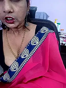 Snapshot of reemacouple007 chatting on May 12, 2026, 5:52 pm reemacouple007 online show from May 12, 2026, 5:52 pm