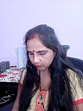 Snapshot of reemacouple007 chatting on May 5, 2026, 8:28 am reemacouple007 online show from May 5, 2026, 8:28 am