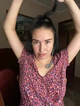 Snapshot of Roxana_Bell chatting on July 10, 2026, 8:58 am Roxana Bell online show from July 10, 2026, 8:58 am