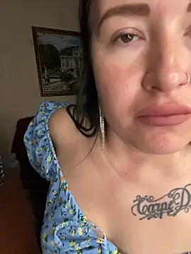 Roxana Bell online show from April 16, 2026, 9:39 pm