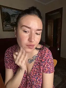 Snapshot of Roxana_Bell chatting on May 13, 2026, 9:38 am Roxana Bell online show from May 13, 2026, 9:38 am