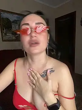 Roxana Bell online show from November 21, 2025, 8:30 pm