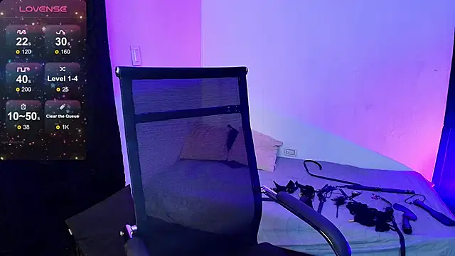 Snapshot of BLACKTSUKI7_ chatting on September 15, 2025, 9:37 pm BLACKTSUKI7 online show from September 15, 2025, 9:37 pm