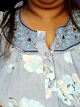 Ravina patil1 online show from November 3, 2025, 7:28 pm