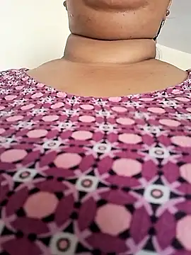 Snapshot of Ravina_patil1 chatting on May 7, 2026, 5:33 am Ravina patil1 online show from May 7, 2026, 5:33 am