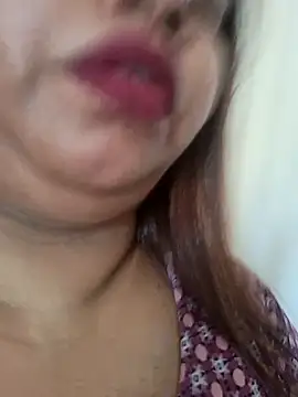 Snapshot of Ravina_patil1 chatting on May 10, 2026, 5:44 am Ravina patil1 online show from May 10, 2026, 5:44 am