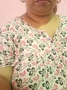 Snapshot of Ravina_patil1 chatting on June 18, 2026, 9:08 am Ravina patil1 online show from June 18, 2026, 9:08 am