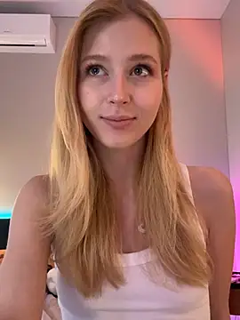 LunaRase online show from May 21, 2026, 10:23 am