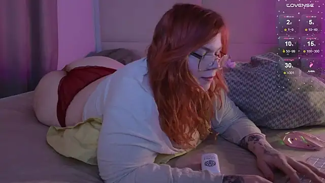 Snapshot of Tara_Renn chatting on September 8, 2025, 9:47 pm Tara Renn online show from September 8, 2025, 9:47 pm