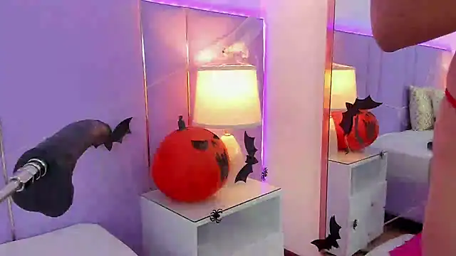 SophyRuiz  online show from October 24, 2025, 11:53 am