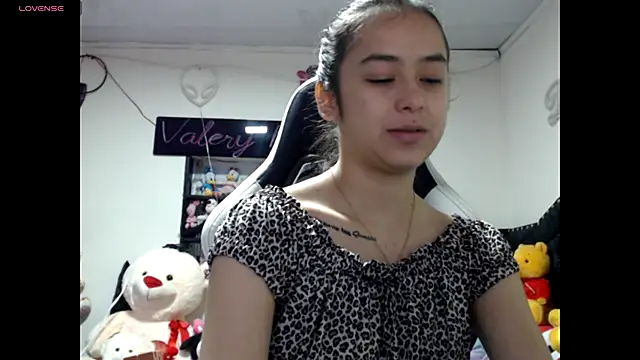 Snapshot of ValeryBaker_ chatting on October 31, 2025, 11:18 am ValeryBaker  online show from October 31, 2025, 11:18 am