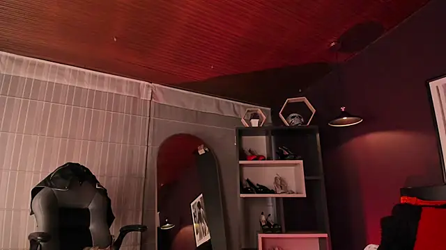 Moony 14 online show from April 14, 2026, 12:10 pm