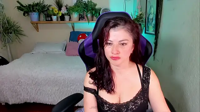 Aliiz 01 online show from November 11, 2025, 7:08 pm