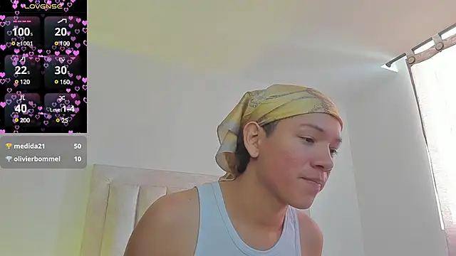 JulianRose 1 online show from March 16, 2025, 3:06 pm