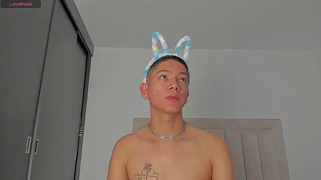 Snapshot of JulianRose_1 chatting on February 7, 2026, 11:40 am JulianRose 1 online show from February 7, 2026, 11:40 am